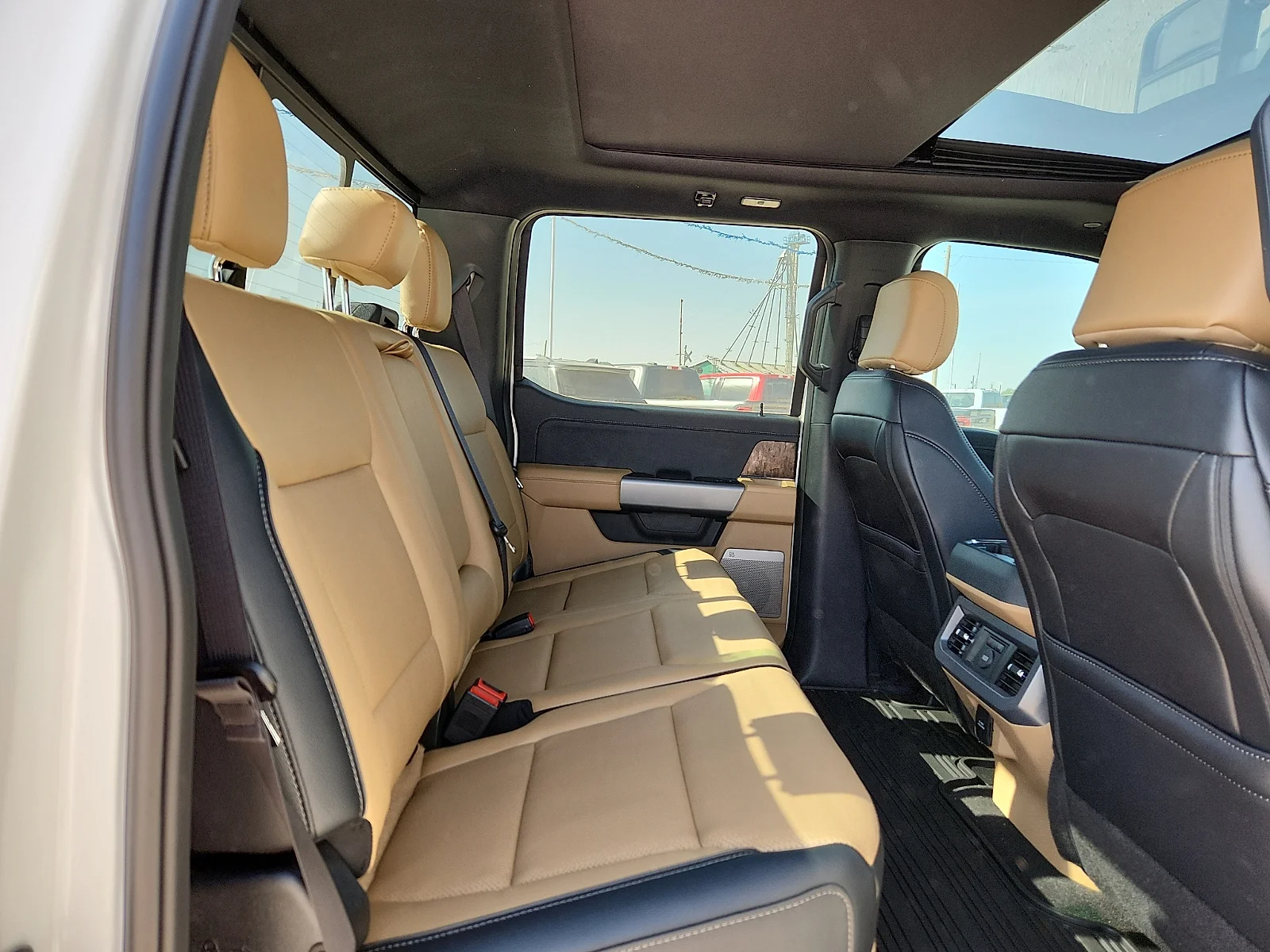 New 2026 Star White Metallic Tri-Coat Ford F-250® Lariat® image 19