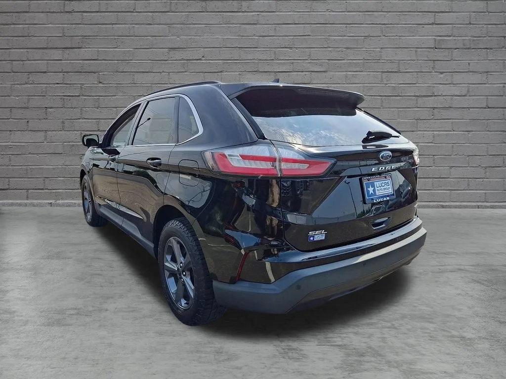 Used 2022 Black Ford SEL image 9