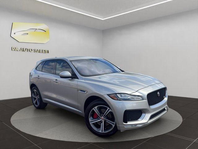 2017 Jaguar F-PACE's photo