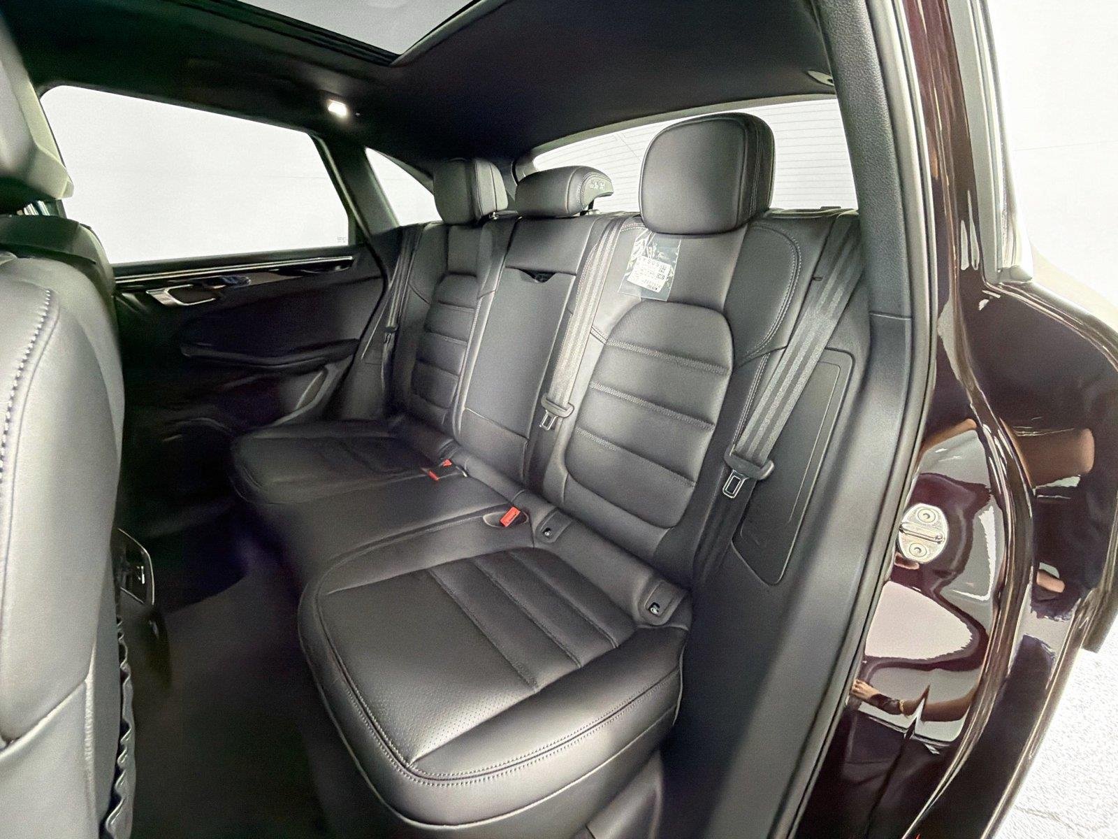 2026 Porsche Macan T - Photo 26