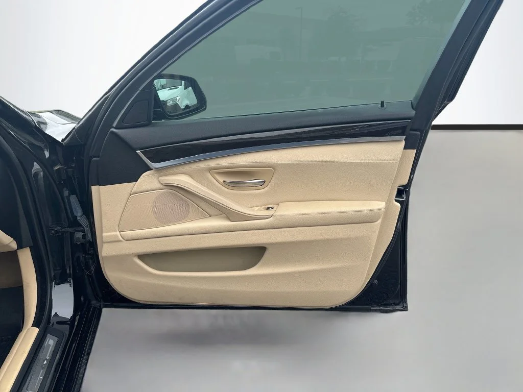Used 2015 Black BMW 528i xDrive image 19