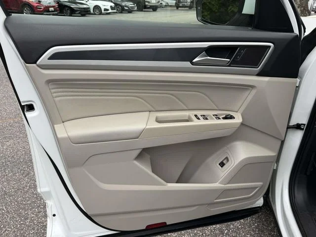 Used 2021 White Volkswagen 3.6L V6 SE w/Technology R-Line image 26