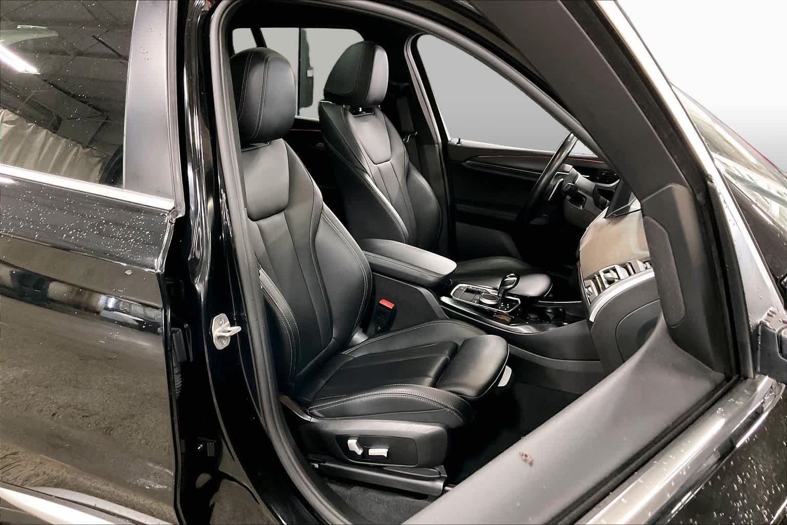 Used 2022 Jet Black BMW xDrive30i image 9