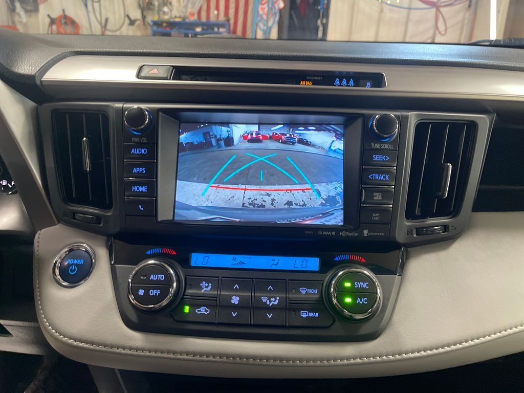 Used 2017 Silver Toyota XLE image 22