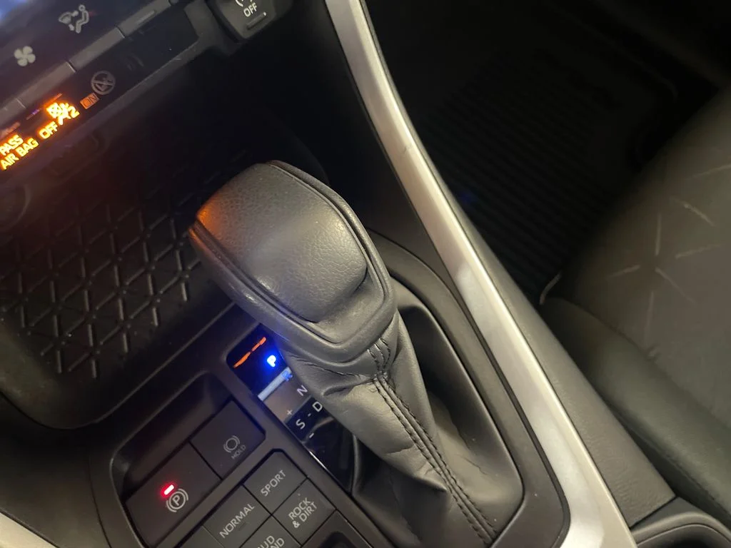 2025 Toyota RAV4 XLE - Photo 23
