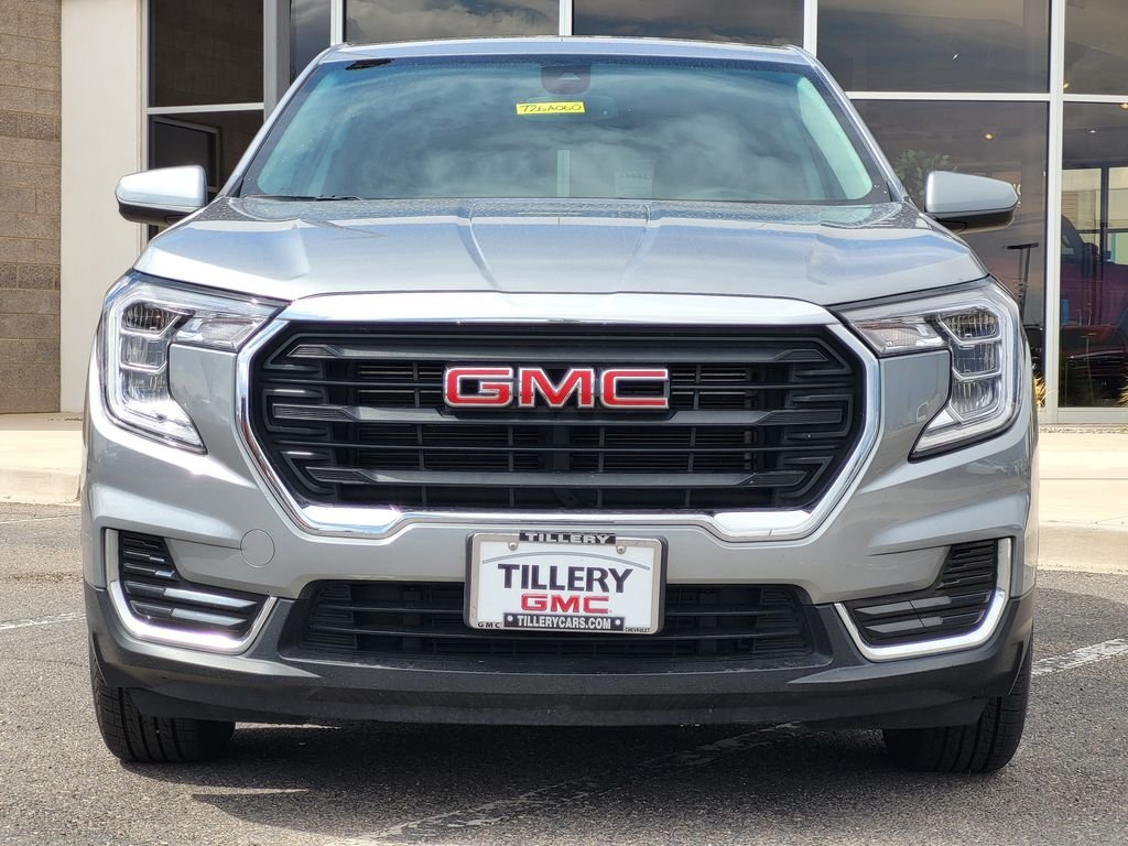 Used 2024 Sterling Metallic GMC SLE image 3