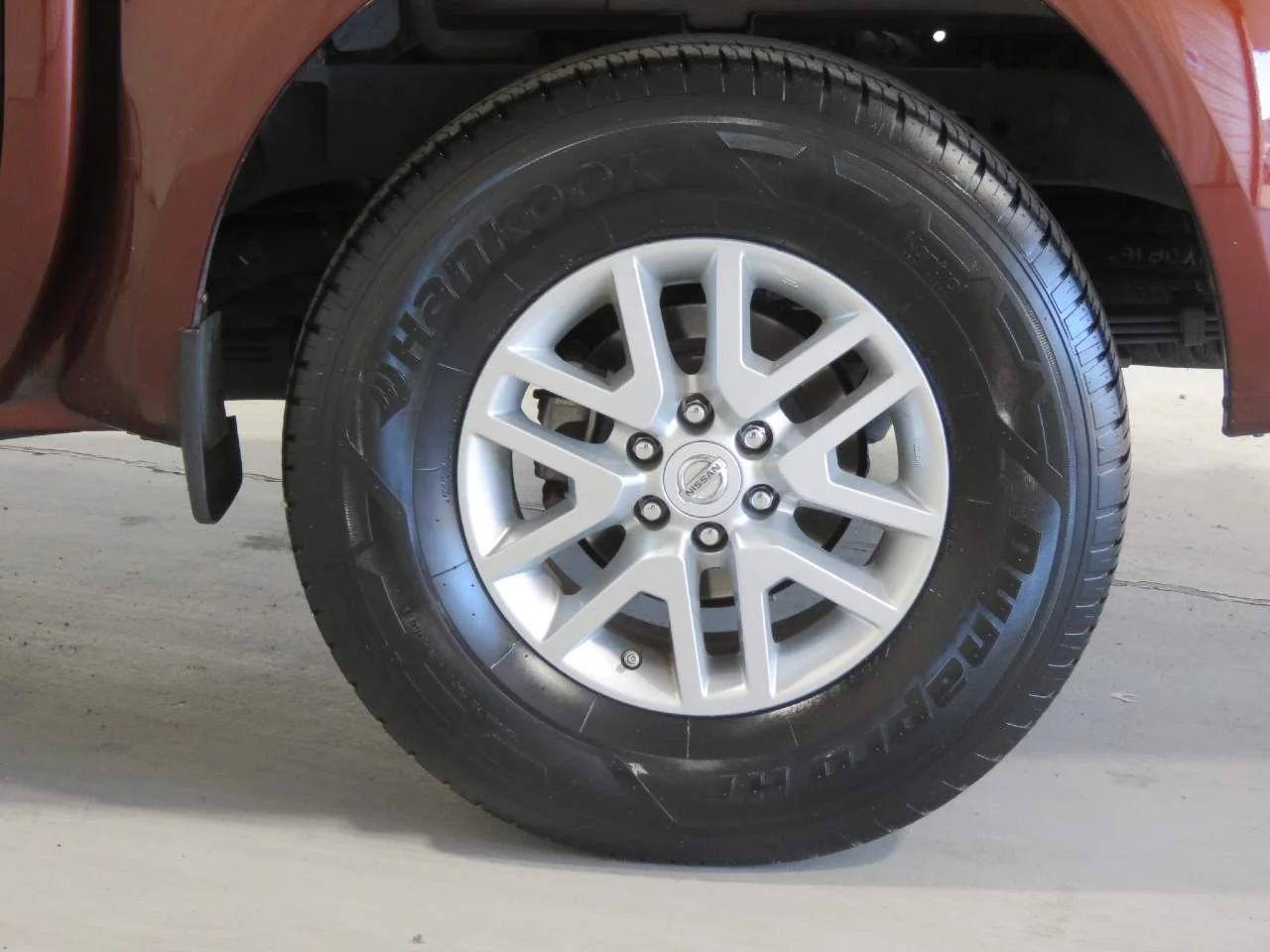Used 2017 Lava Red Nissan SV Crew Cab image 9
