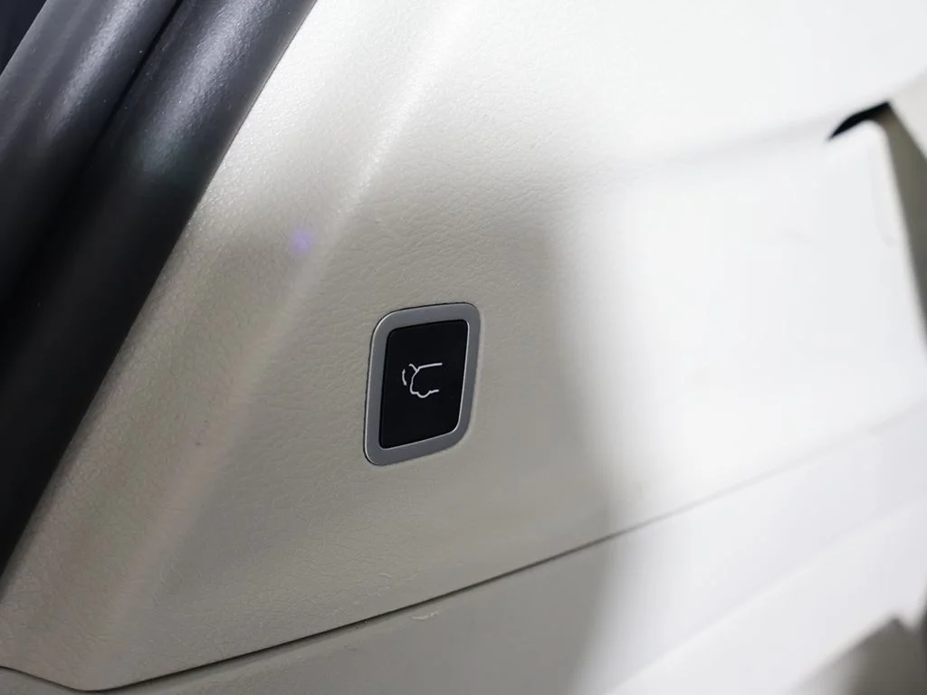 Used 2024 Silver Mist Clearcoat Chrysler Limited image 23