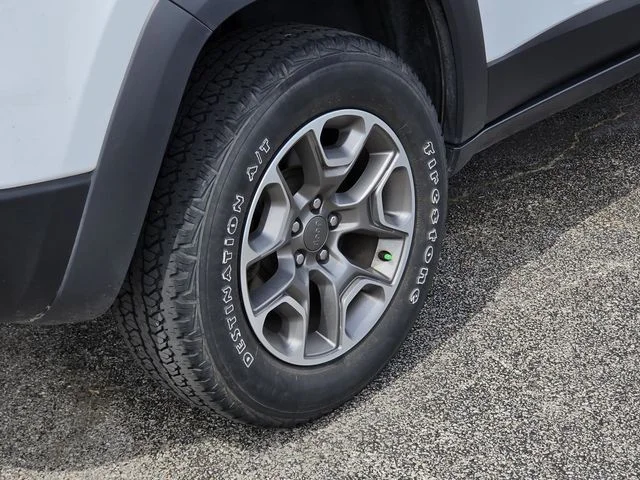 Used 2022 Bright White Clearcoat Jeep Trailhawk image 14