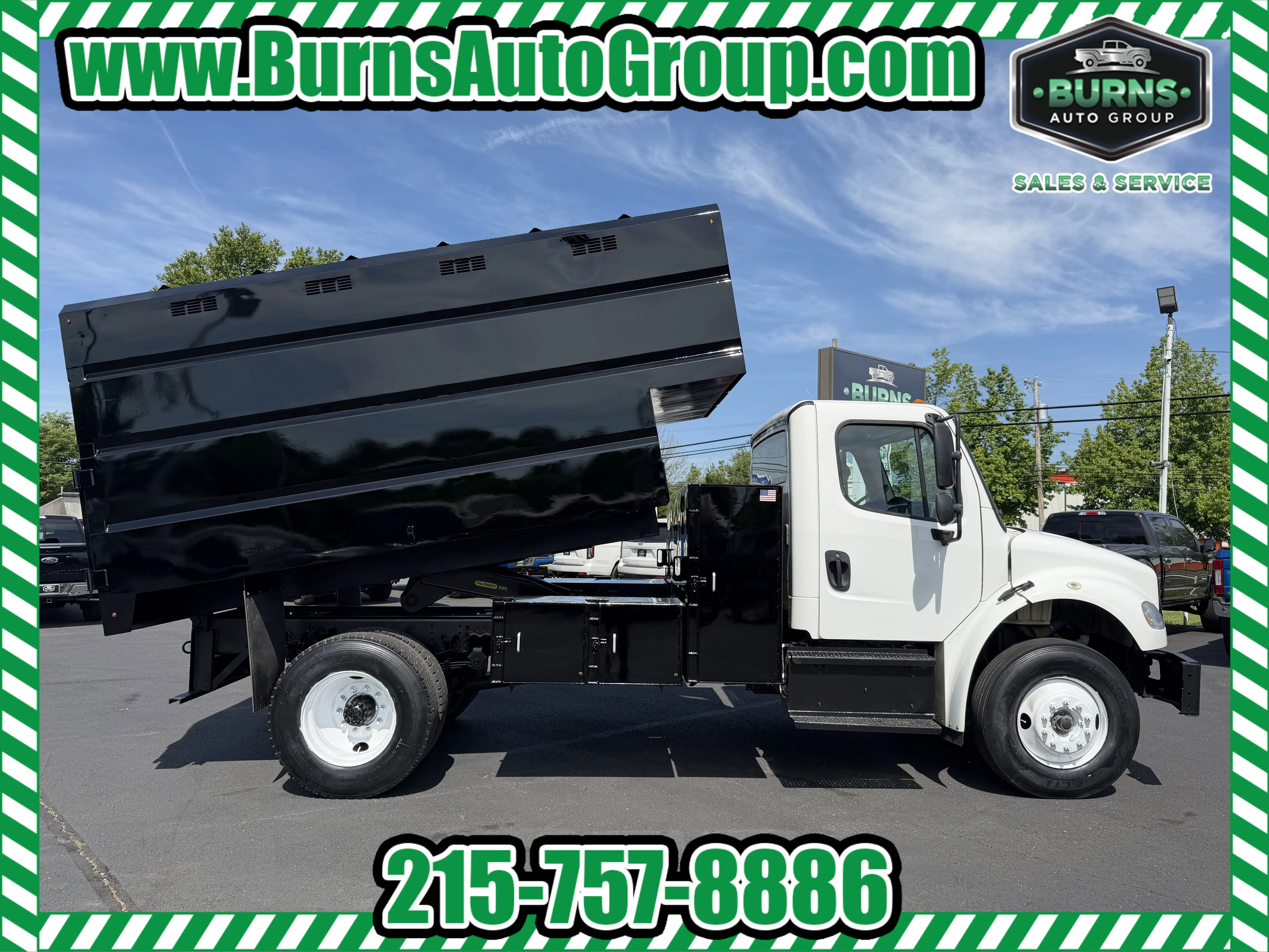 Used 2017 White FREIGHTLINER  image 1