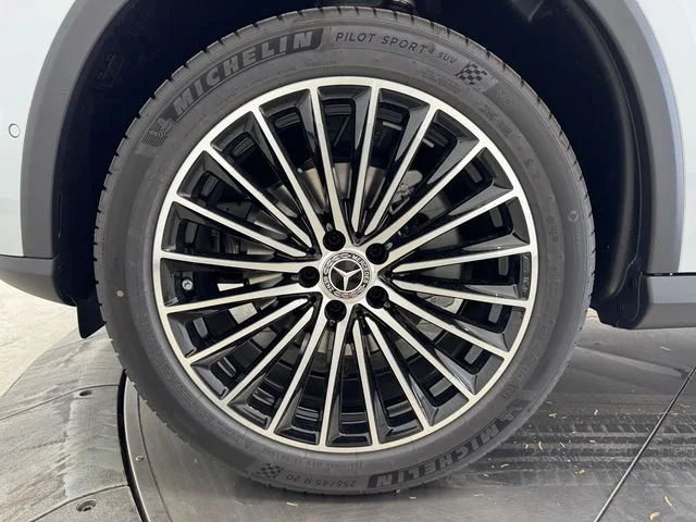 New 2027 Silver Mercedes-Benz GLC 300 image 10
