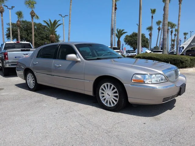 Used 2003 Lincoln Town Car Executive with VIN 1LNHM81W53Y700347 for sale in Daytona Beach, FL