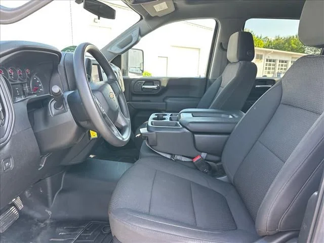 Used 2022 White Chevrolet Custom image 21