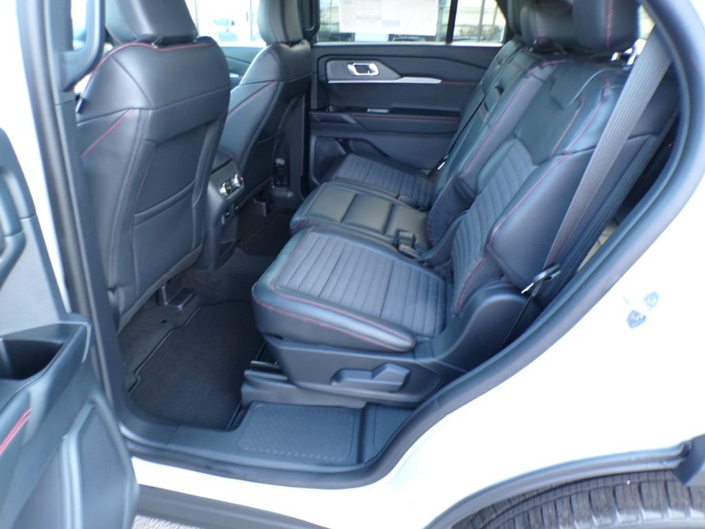 New 2026 Space White Metallic Ford ST-Line image 26