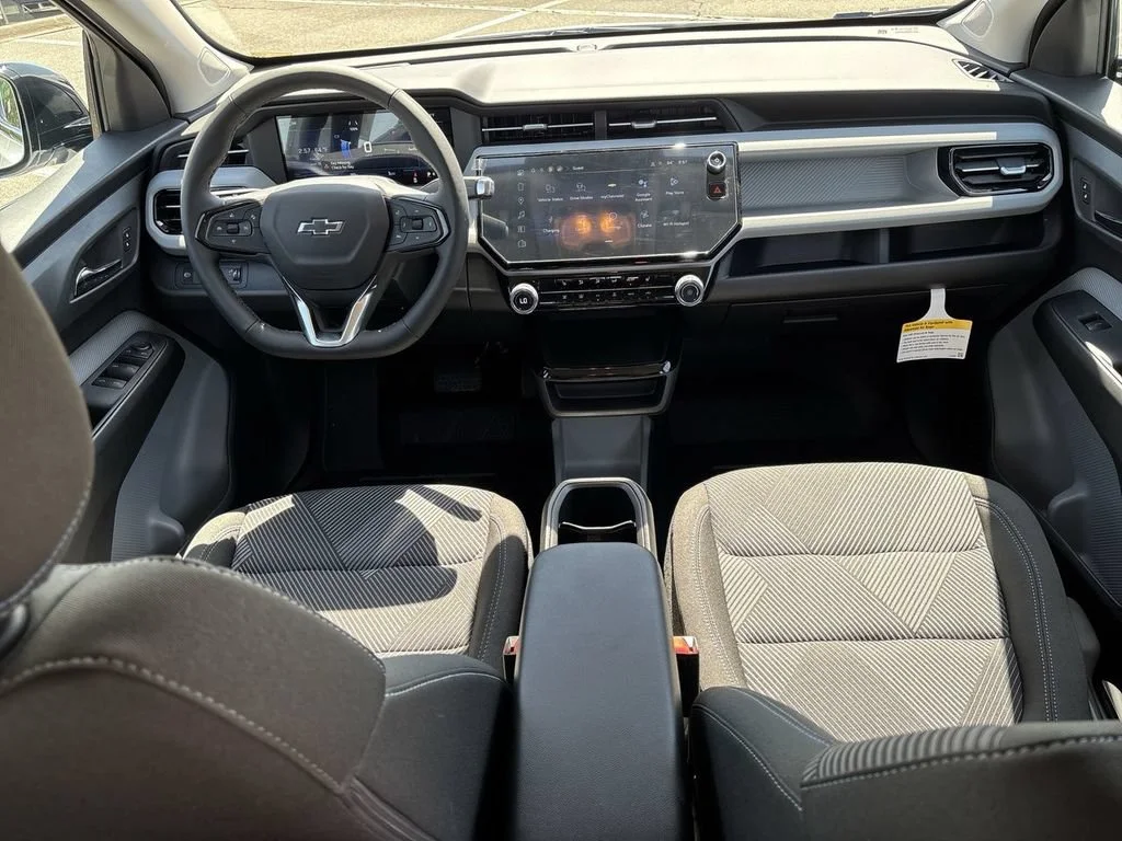 New 2027 Summit White Chevrolet LT image 20