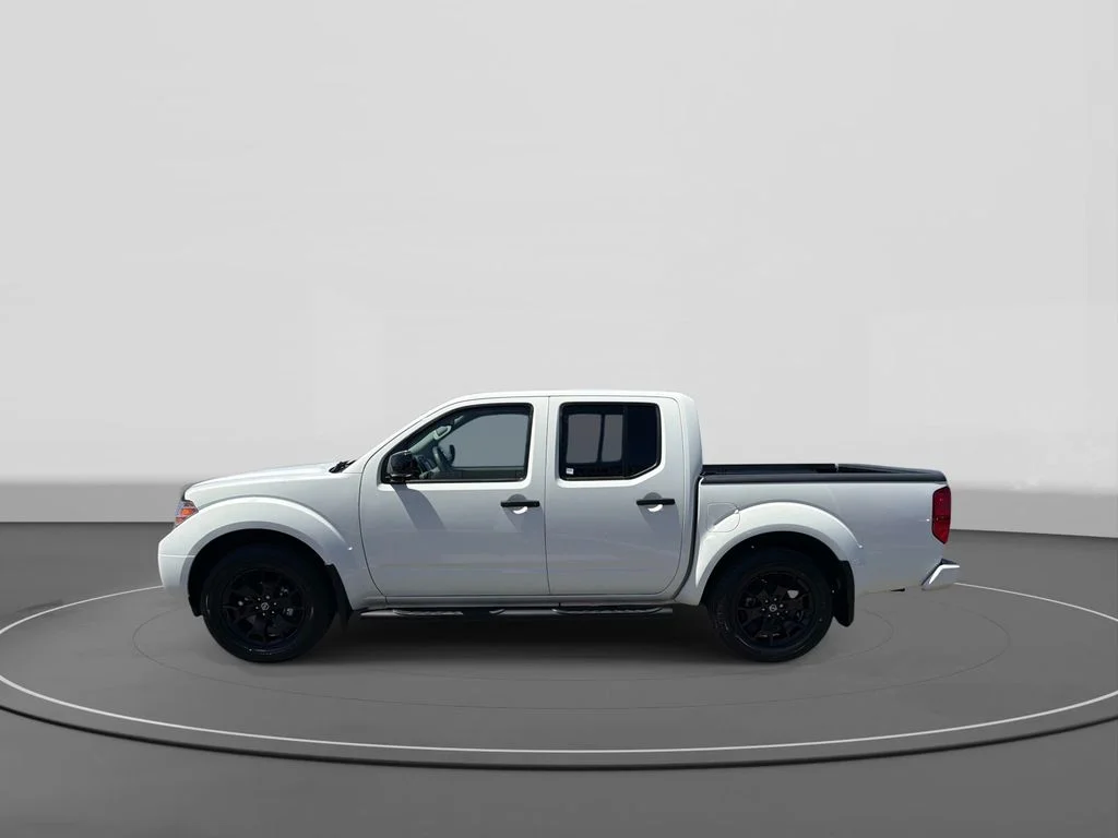 Used 2021 Glacier White Nissan SV image 4