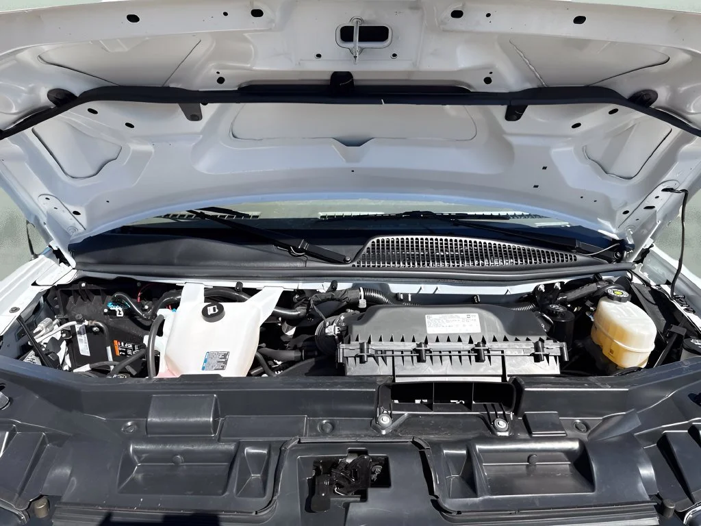 Used 2025 Summit White Chevrolet 1LT image 29