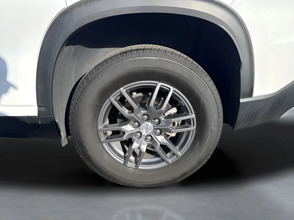 Used 2025 Summit White GMC Elevation image 36
