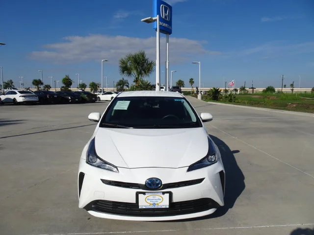 Used 2020 Super White Toyota LE image 2