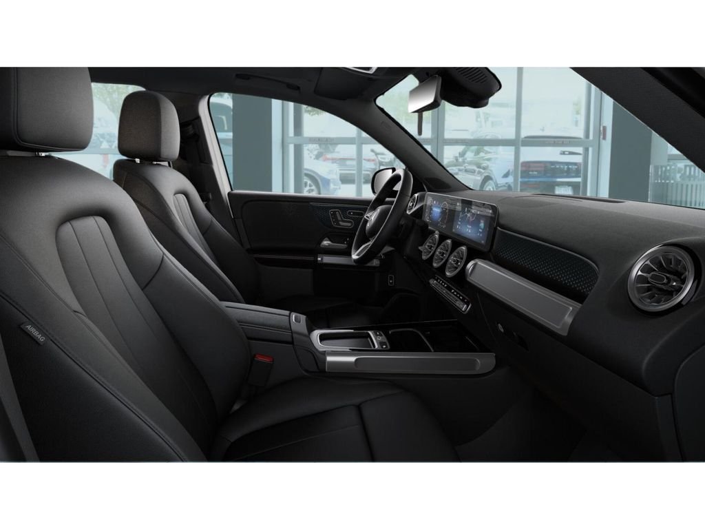 New 2026 Polar White Mercedes-Benz GLB 250 image 4