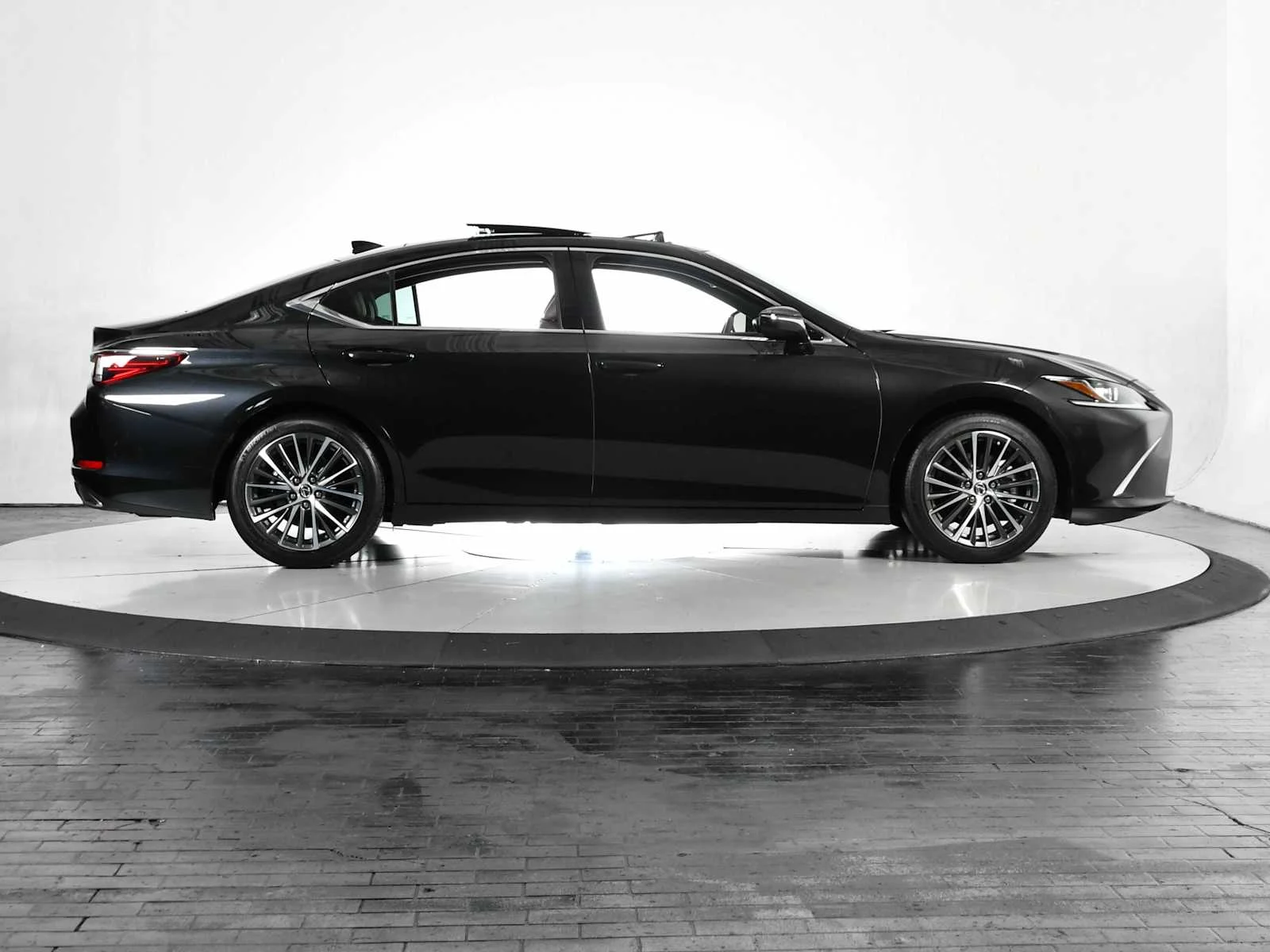 Certified Used 2025 CAVIAR Lexus  image 8
