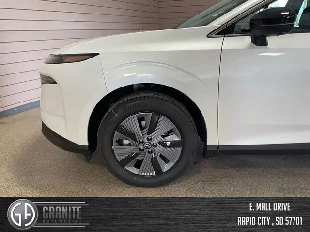 New 2025 Everest White TriCoat Nissan SL image 13