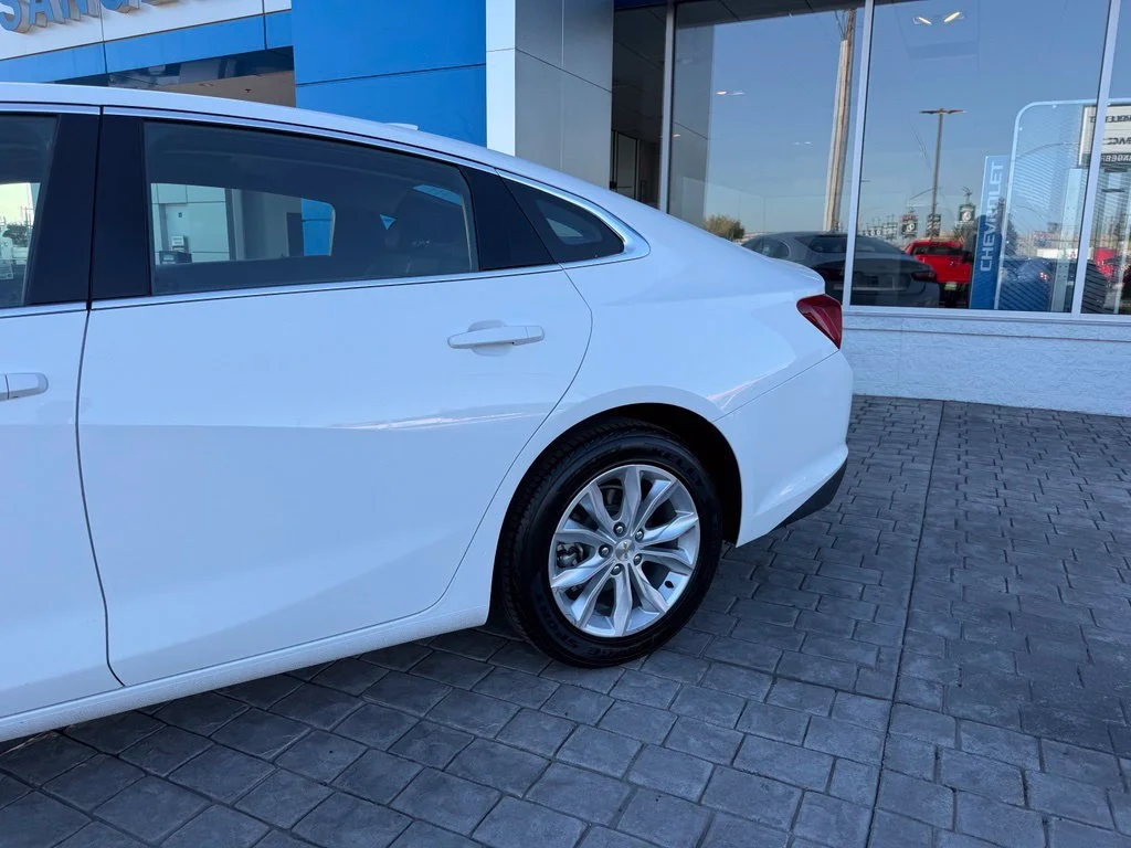Used 2024 Summit White Chevrolet 1LT image 6