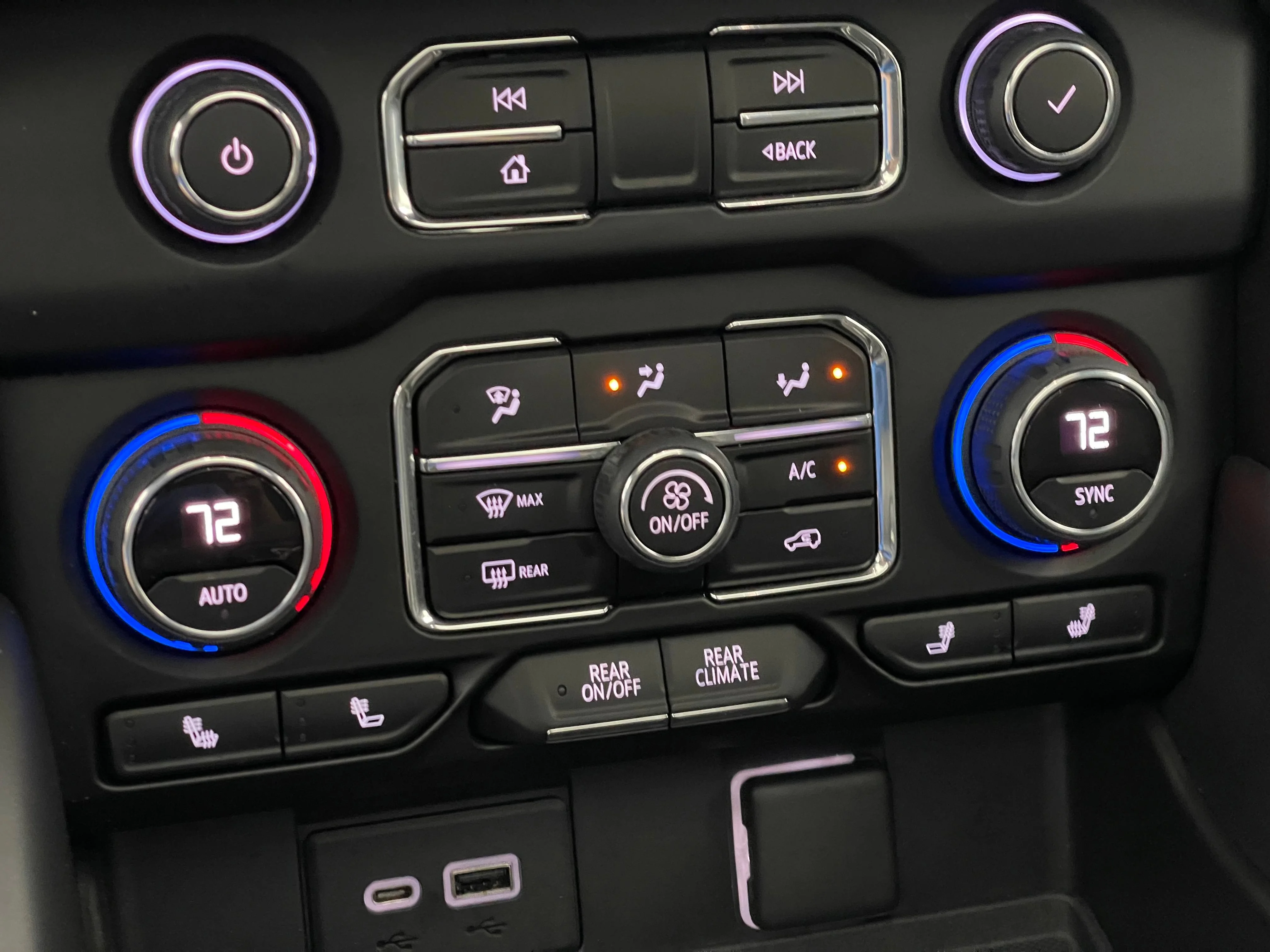 Used 2022 Iridescent Pearl Tricoat Chevrolet Z71 image 32