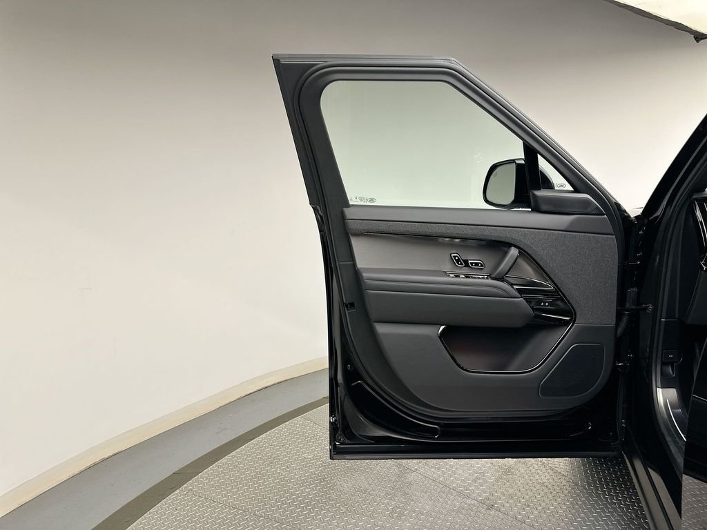 Used 2024 Santorini Black Metallic Land Rover Dynamic SE image 13