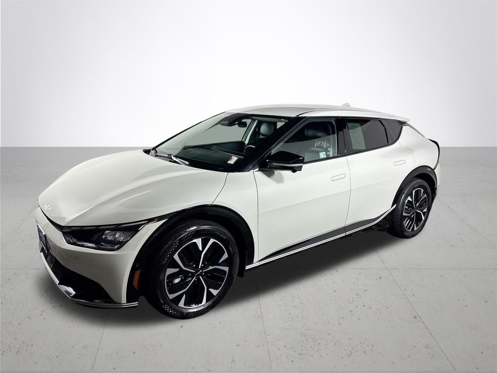 Used 2023 White Kia Wind image 2