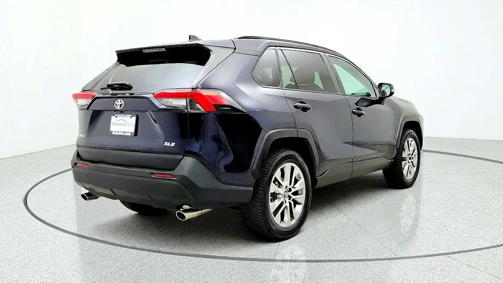 Used 2019 Blueprint Toyota XLE Premium AWD w/ Cold Weather Pkg image 5