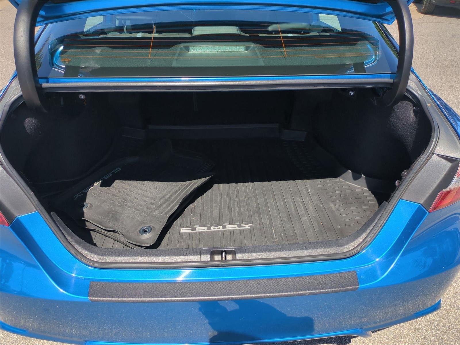 Used 2019 Blue Streak/Midnight Black Metallic Toyota XSE image 35