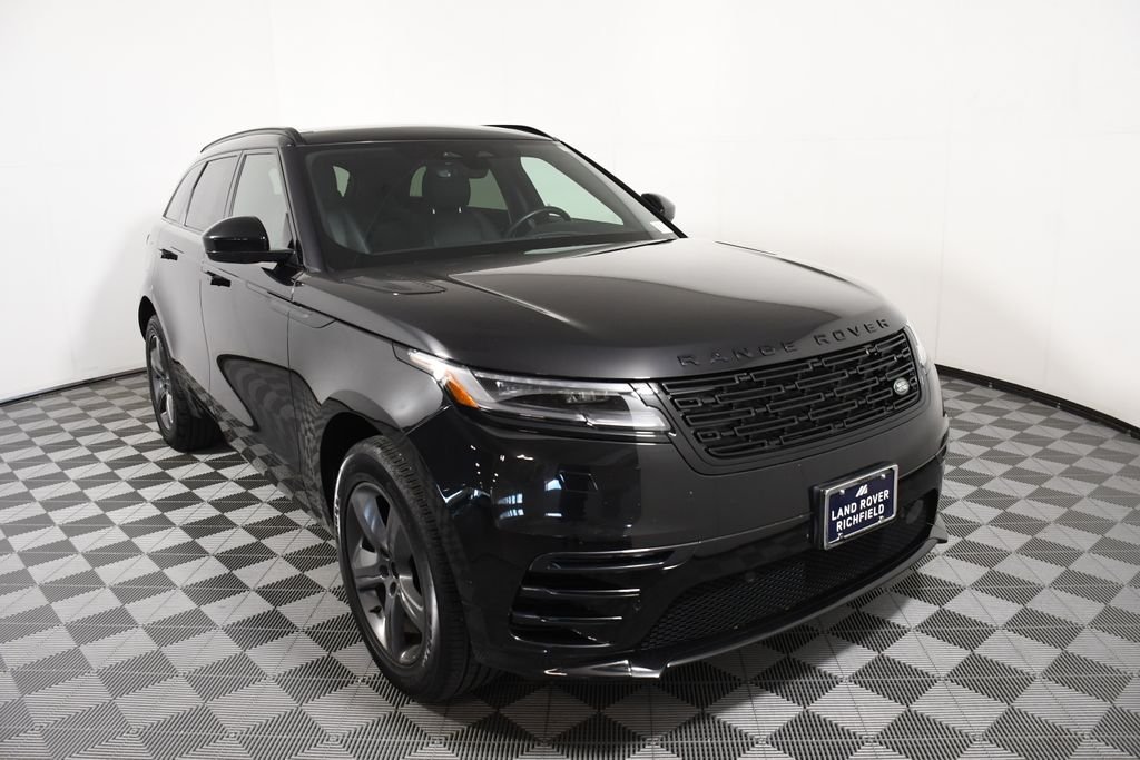 Used 2025 Santorini Black Metallic Land Rover Dynamic SE image 9