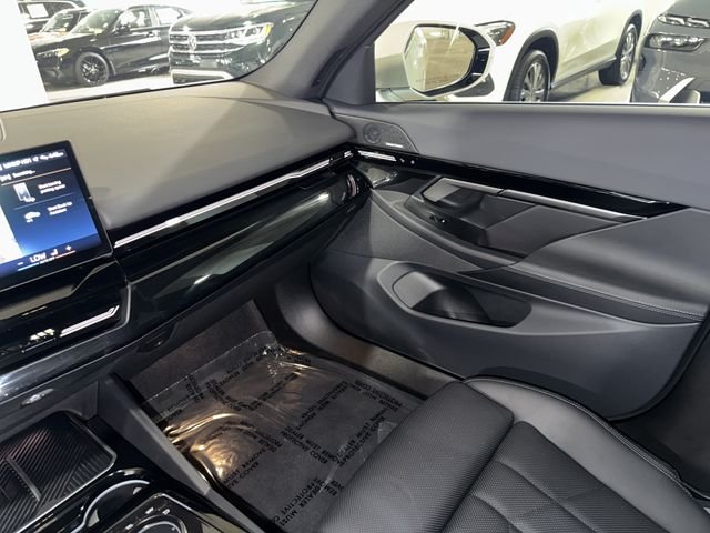 Used 2025 Mineral White Metallic BMW 530i image 30