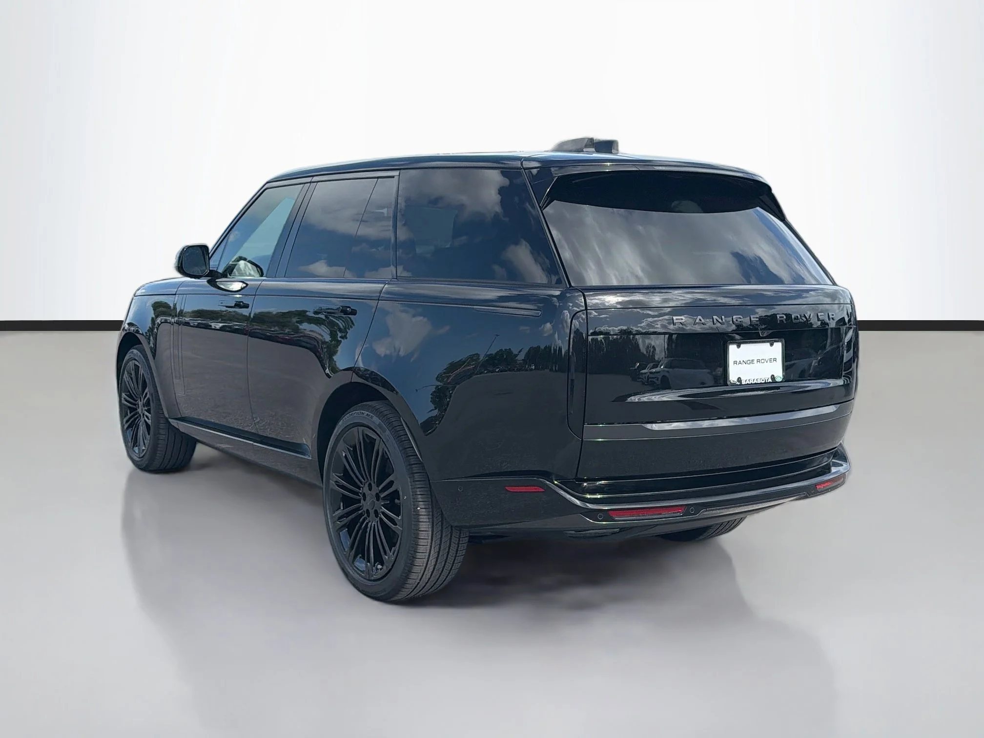 New 2026 Santorini Black Land Rover SE image 3