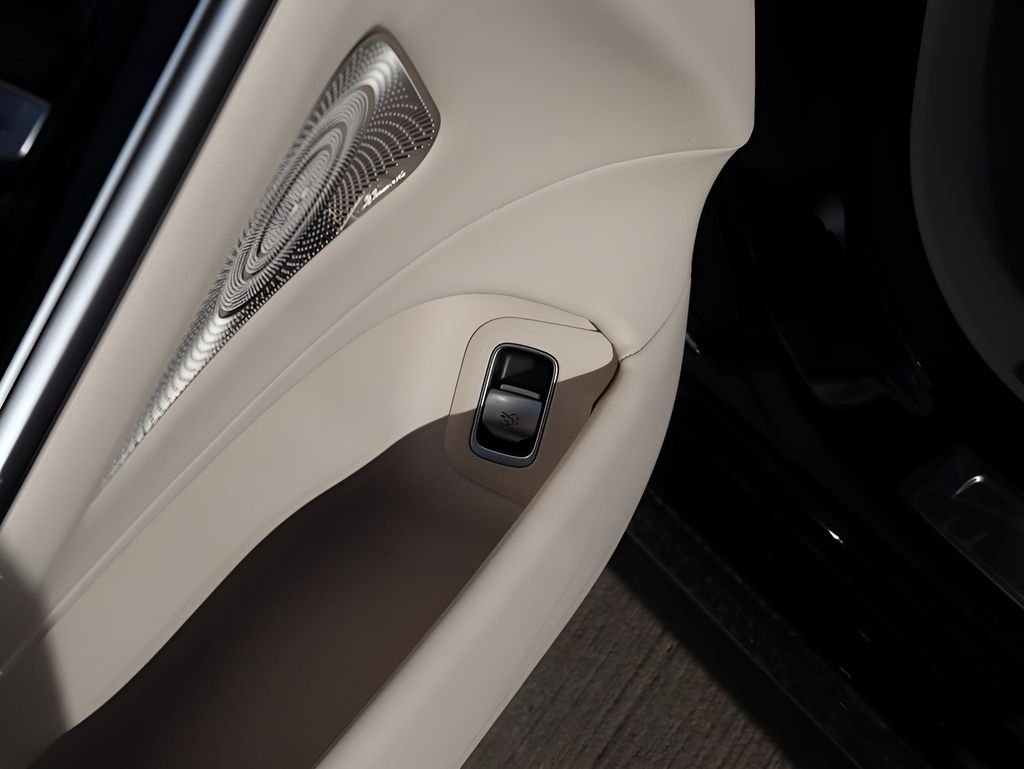 New 2026 Obsidian Black Metallic Mercedes-Benz S 580 image 23