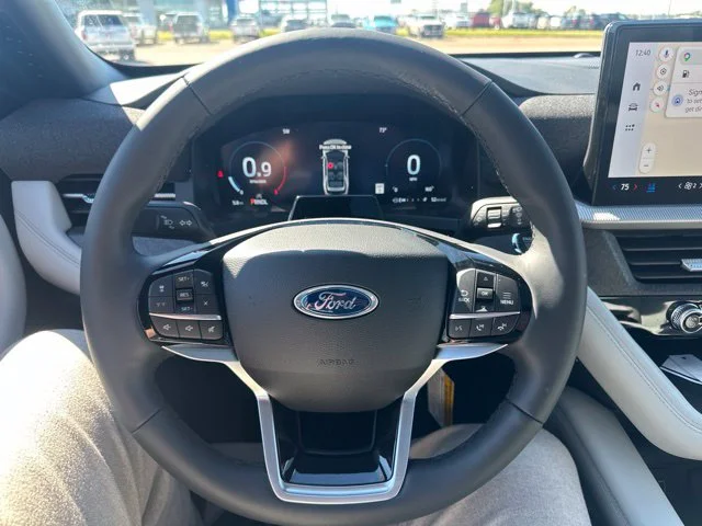 New 2027 Avalanche Gray Ford Platinum™ image 36