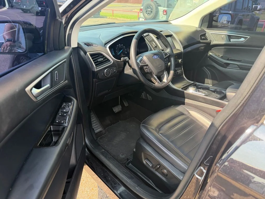 Used 2019 Agate Black Metallic Ford SEL image 23