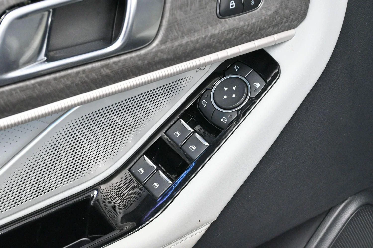 Used 2025 Carbonized Gray Ford Platinum image 11
