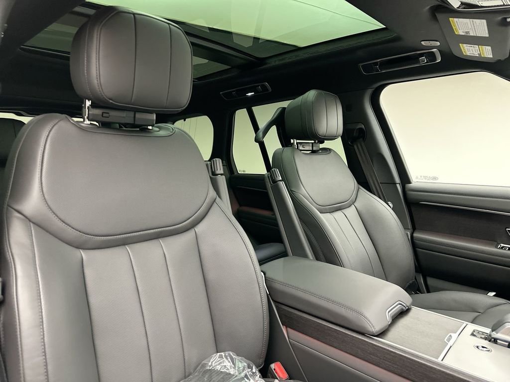 New 2026 Carpathian Gray Premium Metallic Land Rover SE image 18