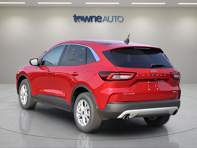 Used 2023 Red Ford Active image 3