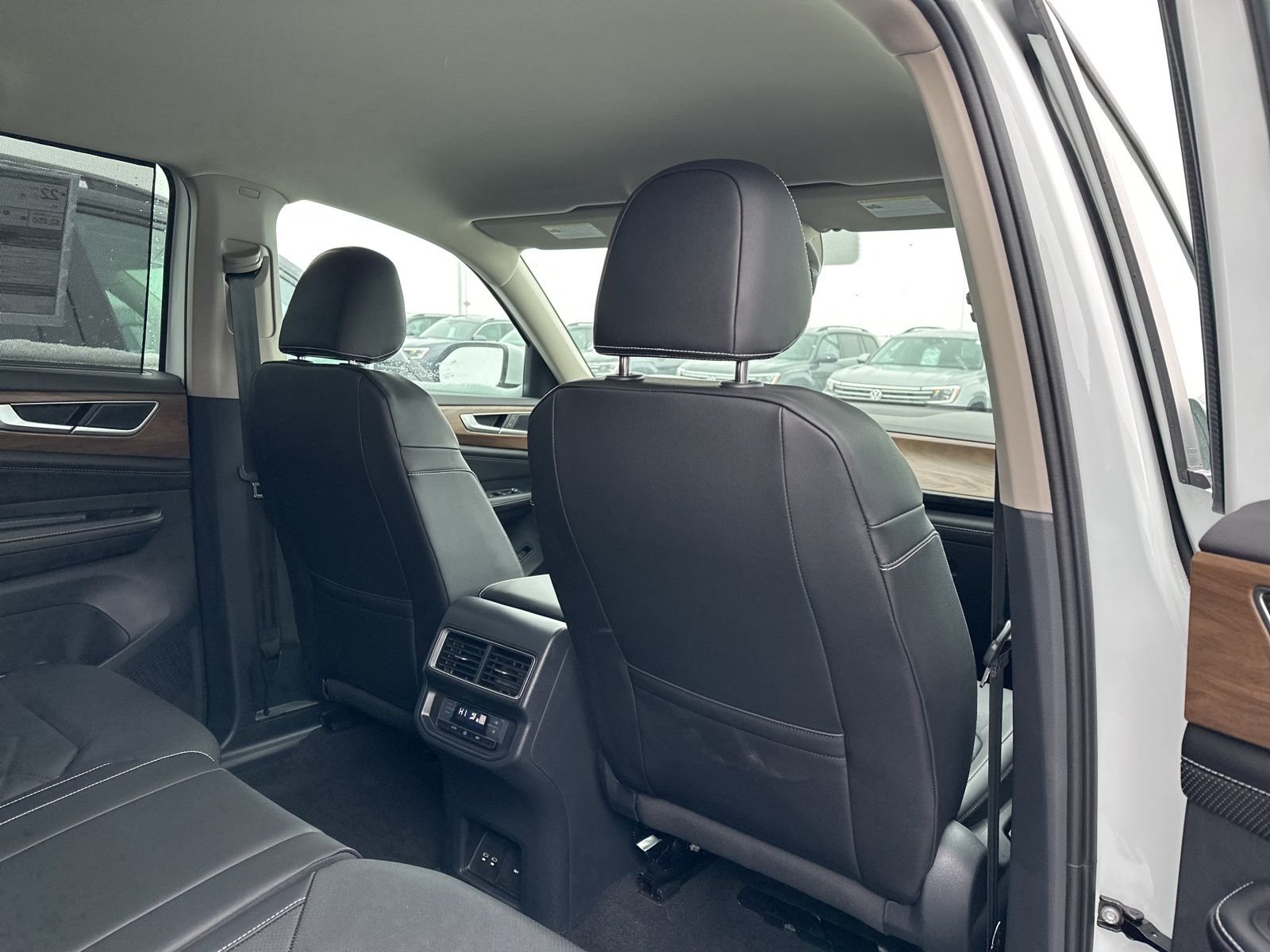 New 2026 White/off-white Volkswagen 2.0T SE w/Technology image 32