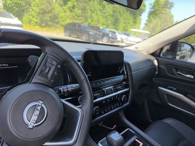 Used 2023 Super Black Nissan Platinum image 29