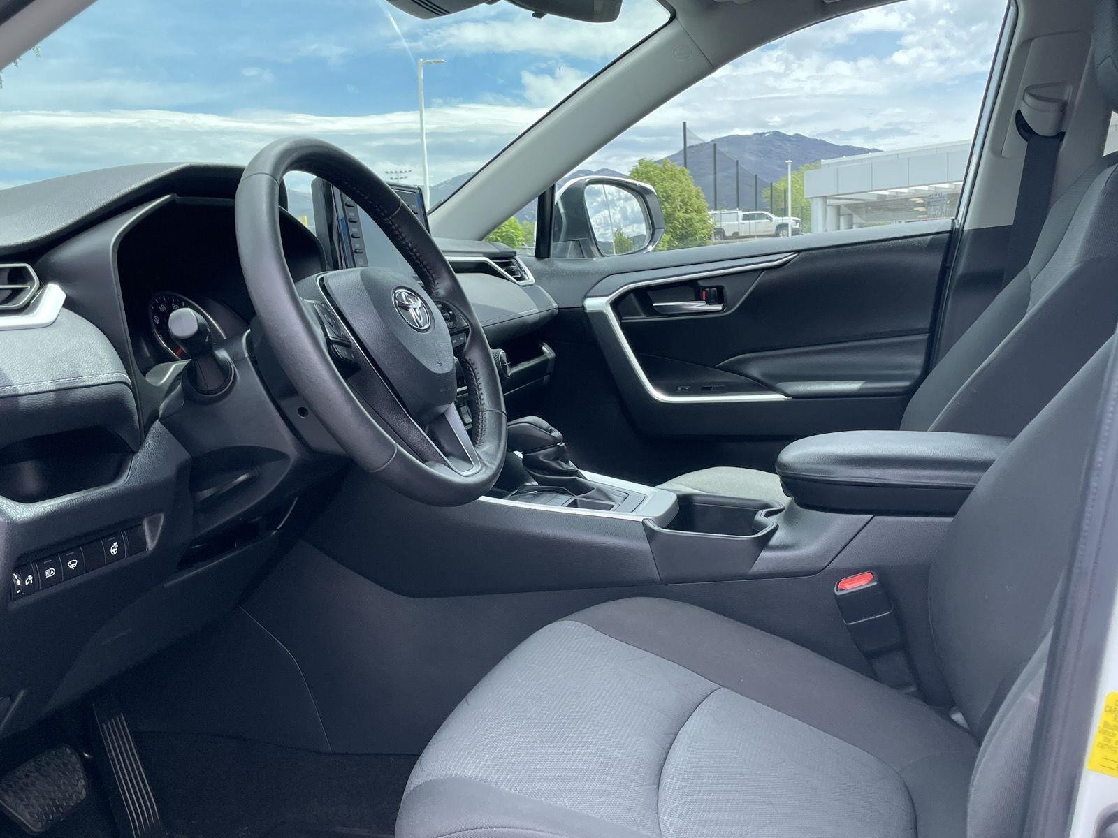 2022 Toyota RAV4 XLE - Photo 23