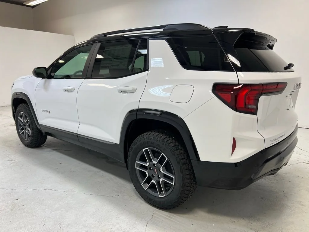 2026 GMC Terrain AT4 - Photo 10