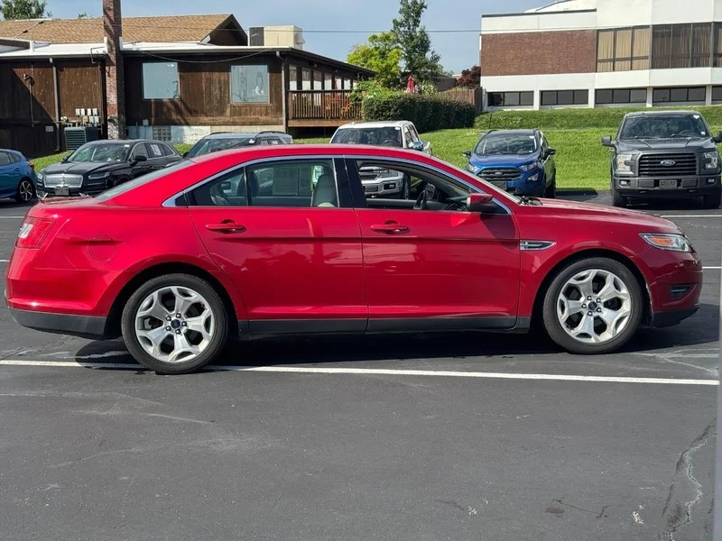 Used 2011 Ford Taurus SEL with VIN 1FAHP2EW0BG177557 for sale in St. Louis, MO