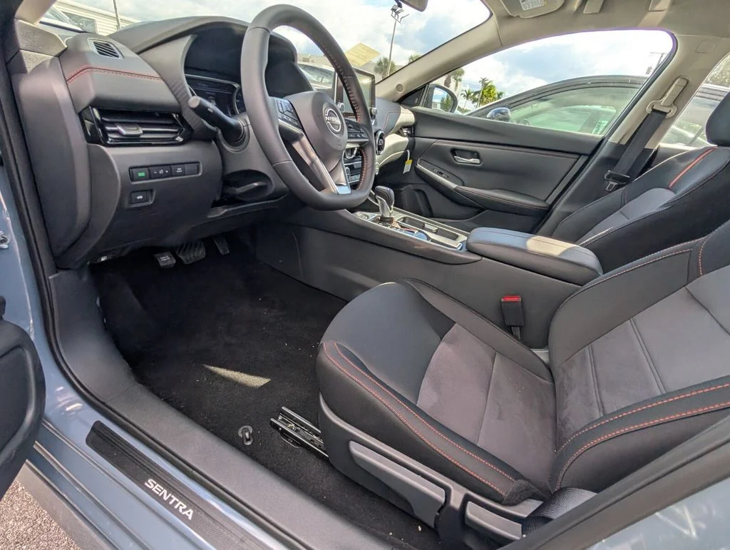 2025 Nissan Sentra SR - Photo 7