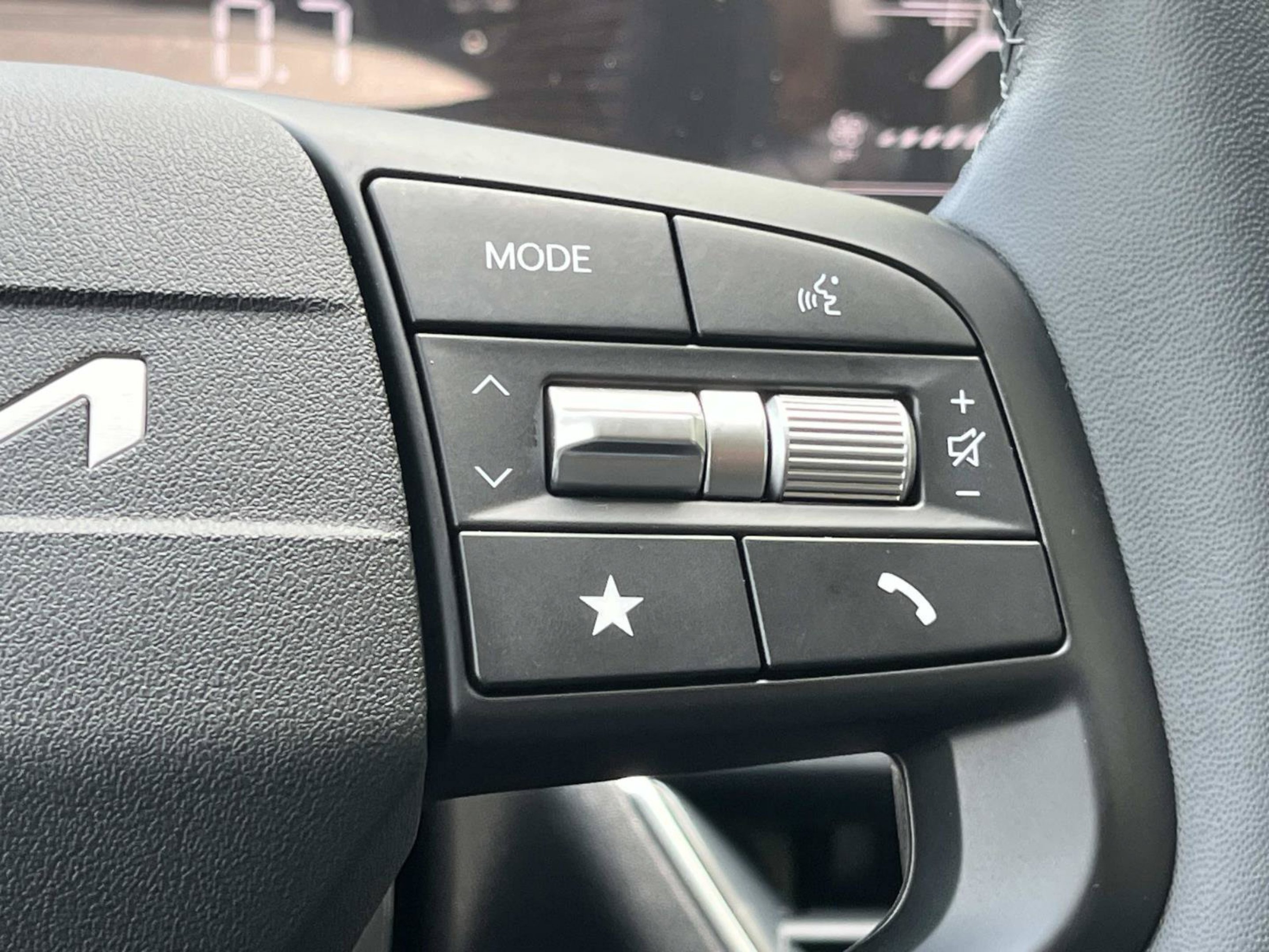 New 2026 Snow White Pearl Kia EX image 25
