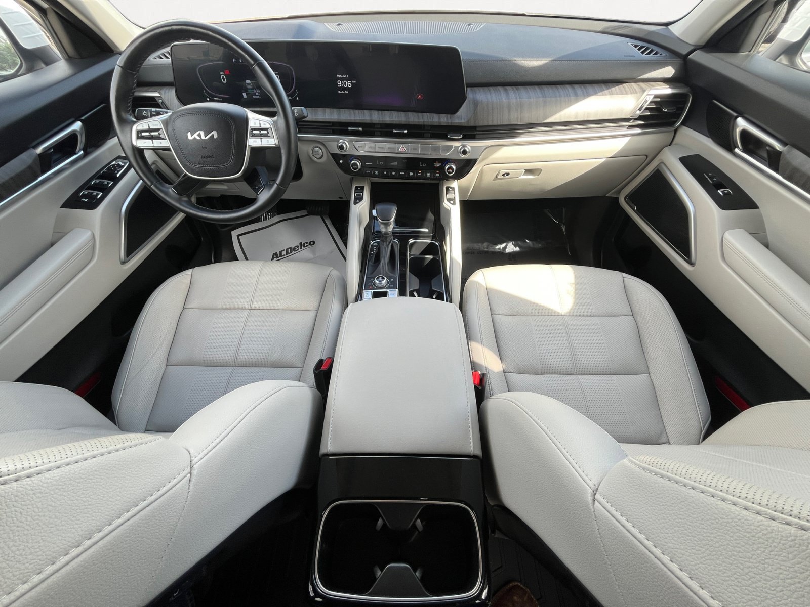 Used 2023 White Kia EX image 3