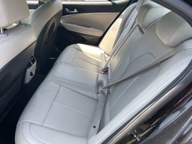 2023 GENESIS G70 Standard - Photo 17